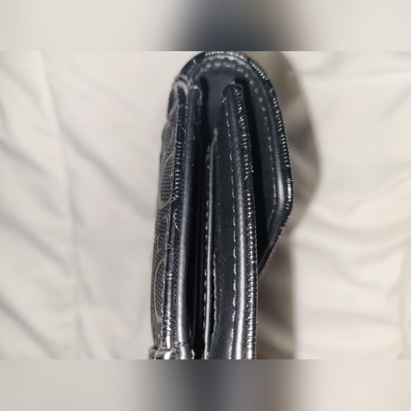 Black and Silver Guess Wallet - Picture 4 of 10